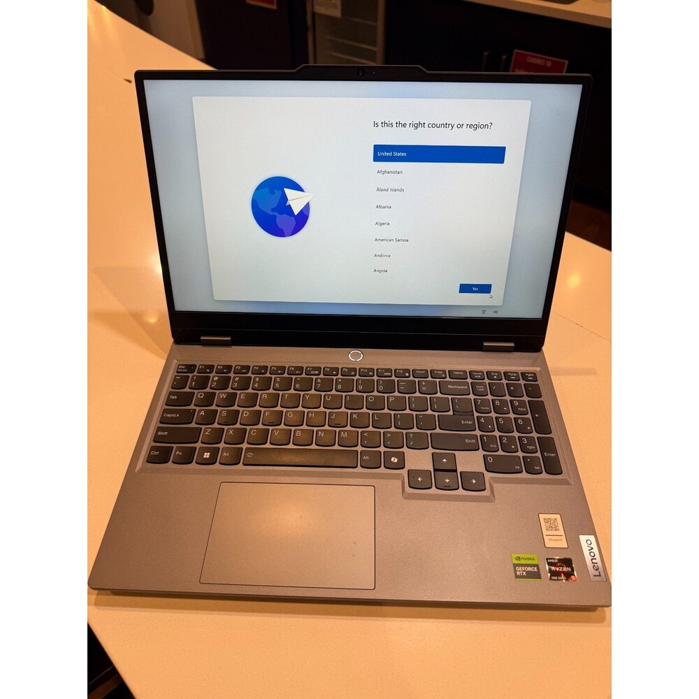 Lenovo Laptop LOQ 15.6" FHD 144Hz (Ryzen 5 7235HS, 12GB/512GB SSD, RTX 4050)